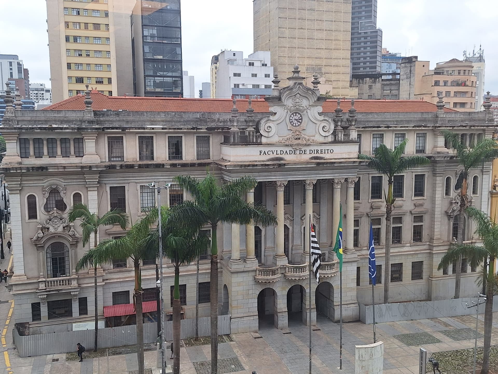 Vista da Faculdade de Direito da USP a partir da janela da Biblioteca Maria Teresa